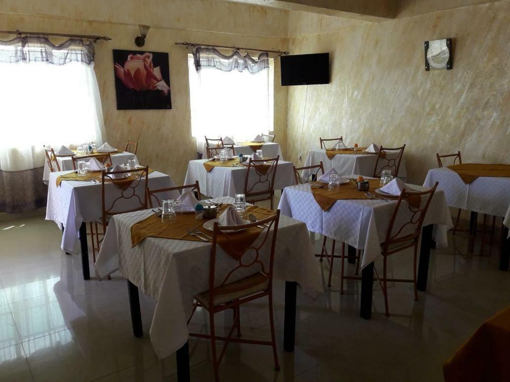 Adala Motel Meru Luaran gambar