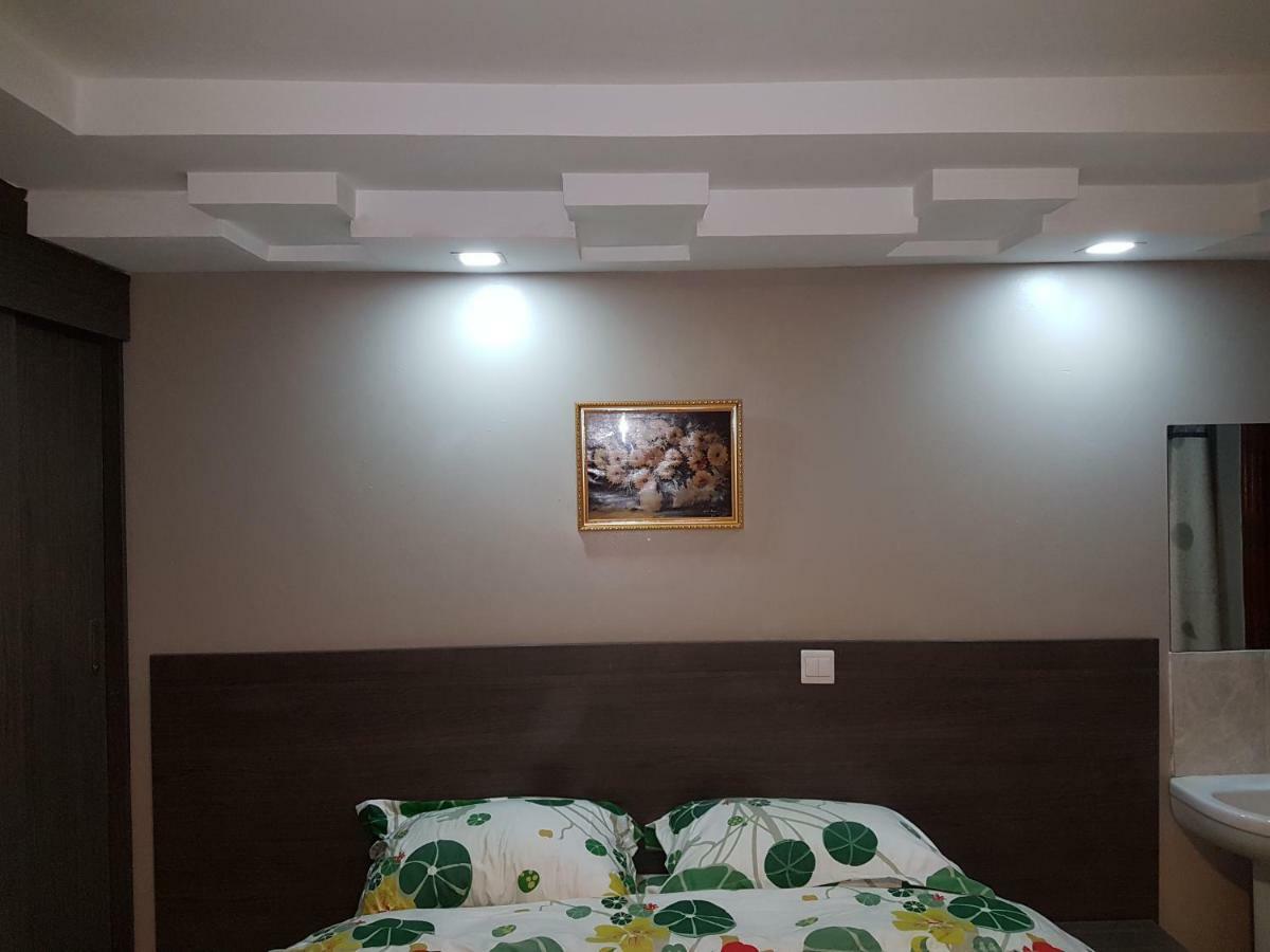 Adala Motel Meru Luaran gambar